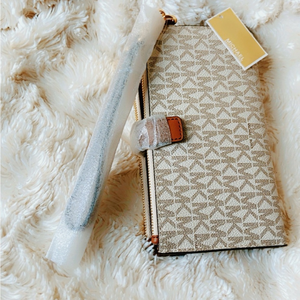 NWT- Michael Kors Beige Patterned Wallet